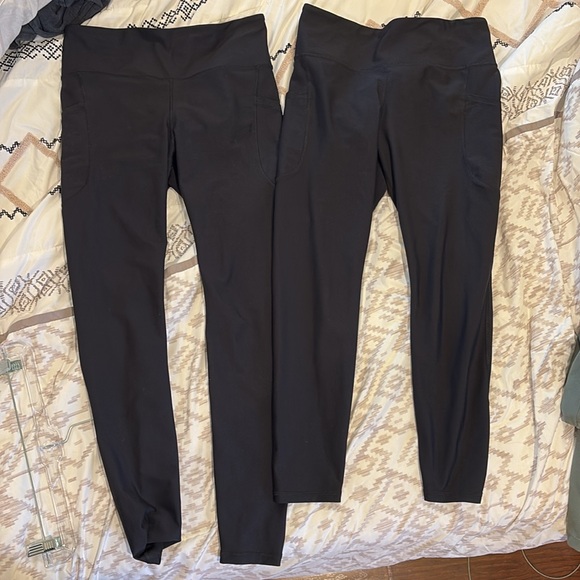 Old Navy Active High-Rise Black Leggings - Picture 2 of 3